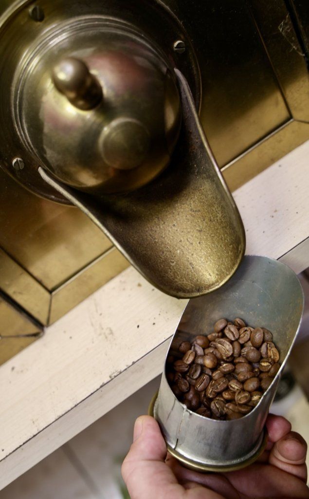 Comment choisir son café en grains : le guide pour bien débuter